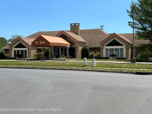 39 Riva Blvd, Bricktown NJ 08723-7983 exterior