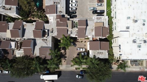 5325 Newcastle Ave, Van Nuys CA  91316-3081 exterior