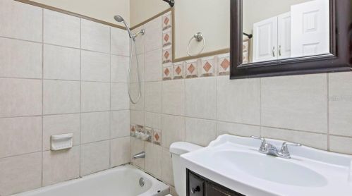 6026 17 Ave, Saint Petersburg FL  33707-3203 exterior