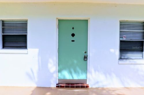 5955 18th St, Saint Petersburg, FL 33703-1738