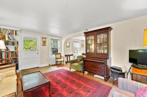 26 Un Ave, Norwalk CT 06851-3733 exterior