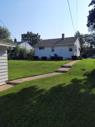 5837 68th St, Milwaukee, WI 53218-1809