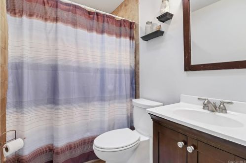 42 Miriam Dr, Warwick NY  10990-3516 exterior
