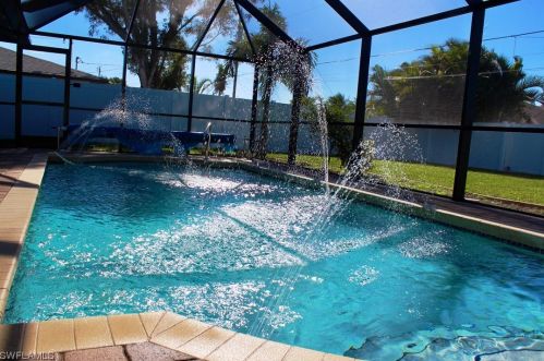 3752 2nd Ave, Cape Coral FL  33904-4807 exterior
