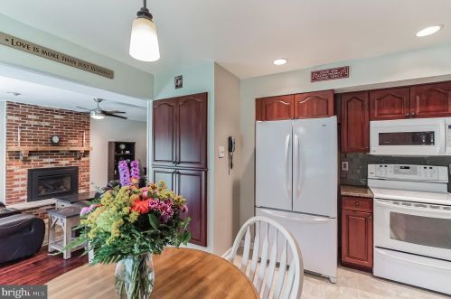 907 Quincy Dr, Yardley PA  19067-2902 exterior