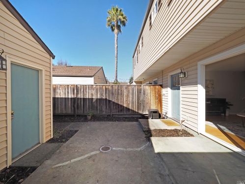 1638 Yardley St, Santa Rosa CA 95403-2397 exterior