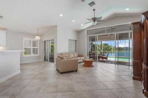 2044 Isla De Palma Cir, Naples, FL 34119-3404