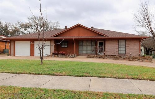 1023 Wade Hampton St, Fort Worth, TX 76126-2503