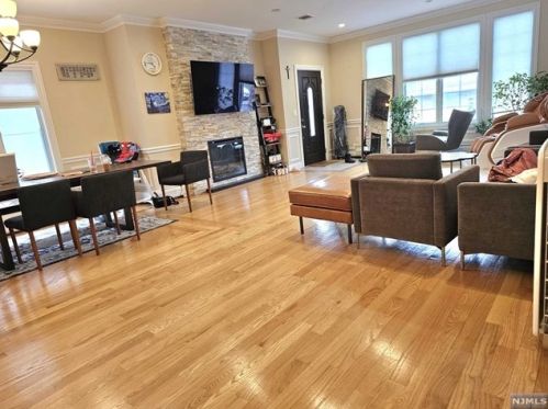74 Edsall Blvd, Palisades Park NJ  07650-1352 exterior