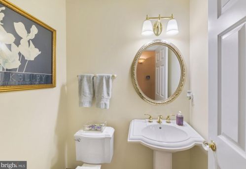 1802 Pimmit Dr, Falls Church VA  22043-1114 exterior