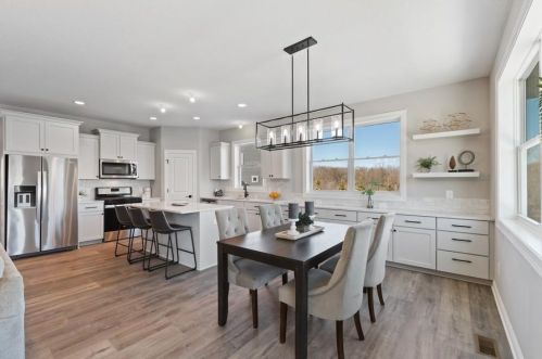 510 Raleigh Cir, Minnetrista, MN 55388