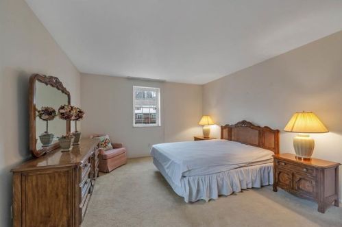 406 Camelot Dr, Pittsburgh PA  15237-4976 exterior