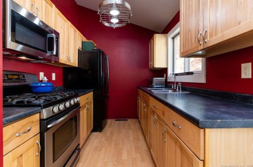 139 Green Pond Rd, Sherman, CT 06784-2115