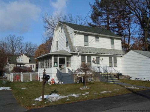 3 Leonta Ct, Highland, NY 12528-1305