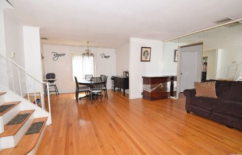 716 Nicolls Rd, Deer Park, NY 11729-2812