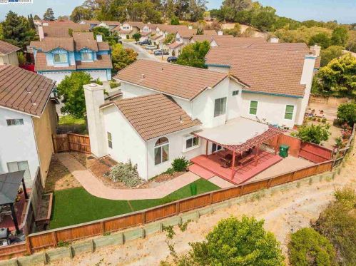 1408 Greenfield Cir, Pinole CA  94564-2136 exterior