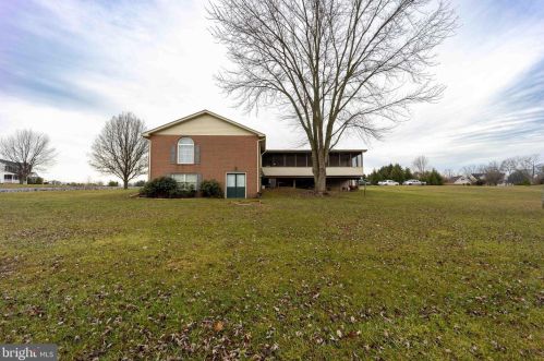 20 Gideon Ln, Falling Waters WV exterior