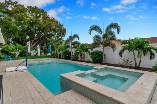 4592 40 St, Saint Petersburg FL  33714-2220 exterior