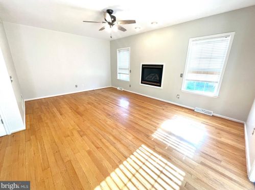 32 Pin Oak Dr, Dover DE  19904-2373 exterior