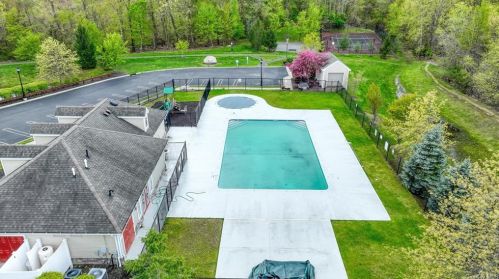 48 Avoncroft Ln, Middletown NY  10940-5086 exterior