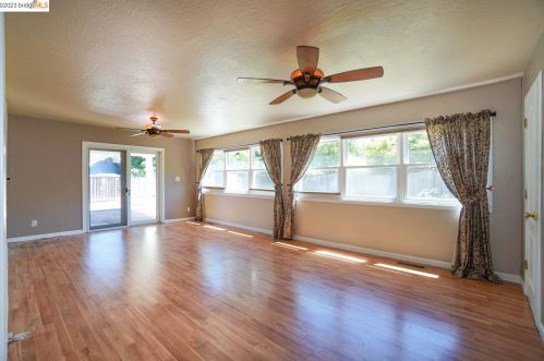 2322 Olinda Ct, Pinole CA  94564-1821 exterior