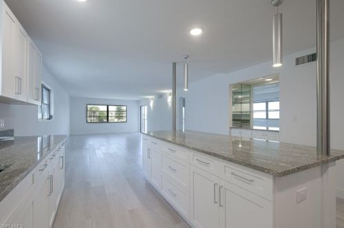 855 Ketch Dr, Naples, FL 34103-4116