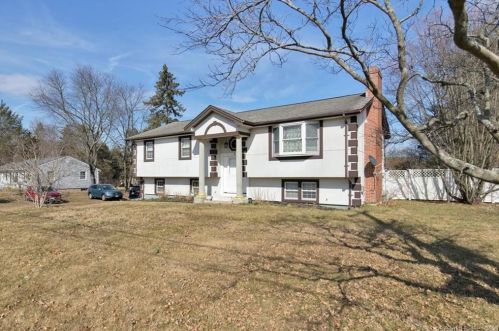 717 Pleasant St, Southington, CT 06489-2714