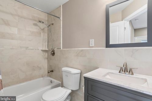 1127 Mercy St, Philadelphia, PA 19148-5519