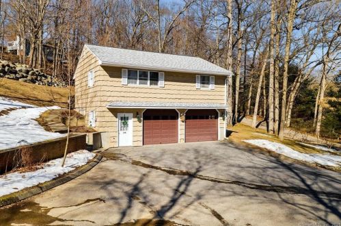 10 Oak Dr, Beacon Falls, CT 06403-1231