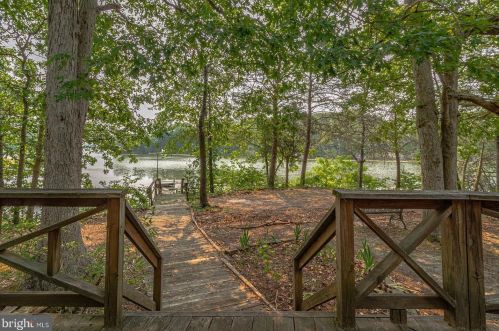 26 Mount Holly Ct, Montross VA  22520-4110 exterior