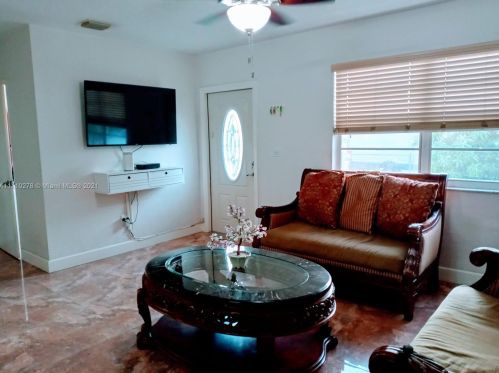 2025 3rd Ave, Hialeah FL  33010-2711 exterior