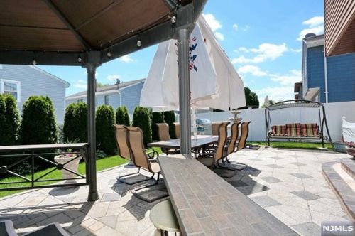 19 Elmhurst St, Elmwood Park NJ  07407-1320 exterior