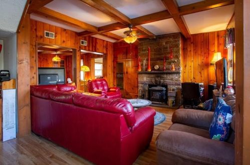 151 Donmor Dr, Pittsburgh, PA 15237-3233