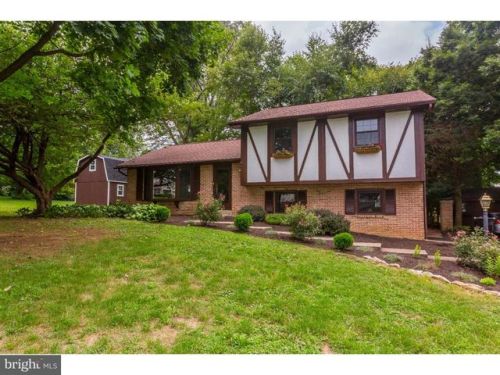 165 Walnut Dr, Parkesburg, PA 19365-1736