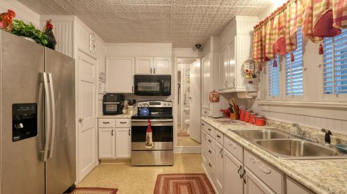 10272 Frd Rd, Cambridge OH  43725-9521 exterior