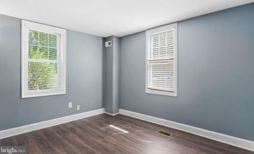 1096 Kings Hwy, Pilesgrove NJ  08098-2811 exterior