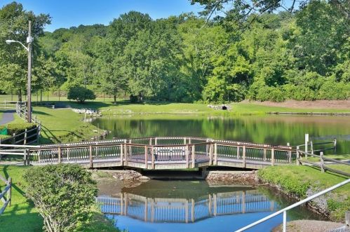 4 Eunice Ln, Thornwood NY  10594-1901 exterior