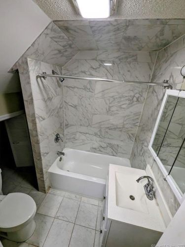 83 Faneuil St, Windsor CT 06095-4523 exterior