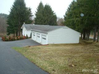 364 Fairview St, Hometown, PA 18252-4716