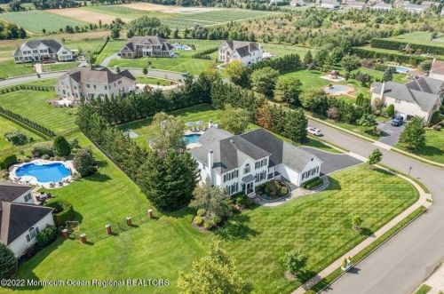 6 Courtney Ct, East Freehold NJ 07728-9563 exterior