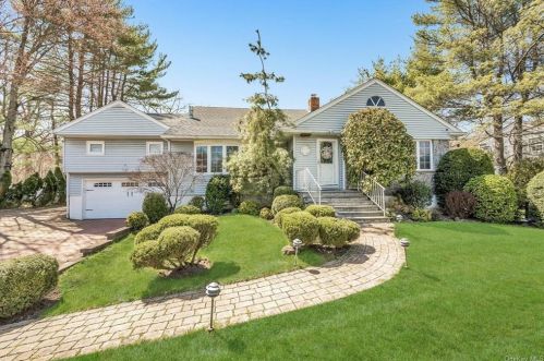 221 Winding Brook Rd, New Rochelle, NY 10804-1920