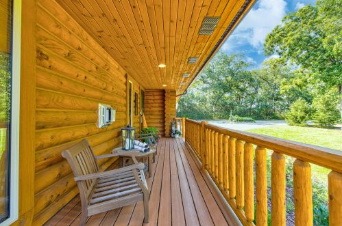 2717 Beaumont Ave, Waterford WI  53185-4933 exterior