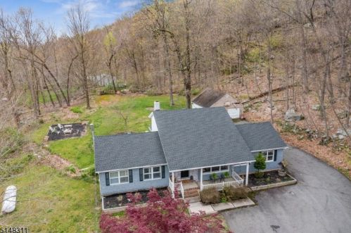 275 Lackawanna Dr, Andover, NJ 07821-4111