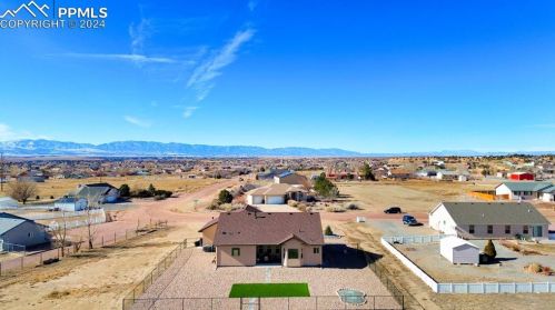 702 Calaveras Dr, Pueblo CO 81007-1942 exterior