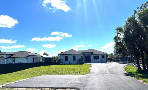 2782 Golden Gate Blvd, Naples, FL 34120-1742