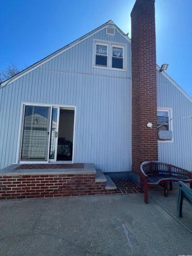 194 Belmont Blvd, Floral Park, NY 11003-2203