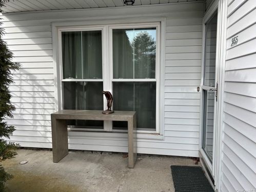 255 Homestead Village Dr, Warwick NY  10990-4221 exterior