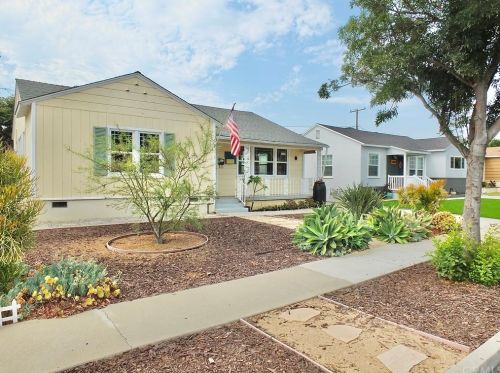 3702 Centralia St, Lakewood, CA 90712-3809