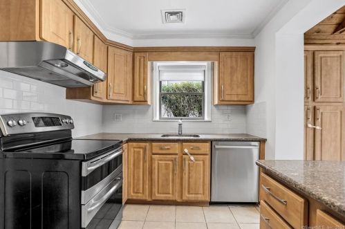 40 Crane Rd, Stamford, CT 06902-2544