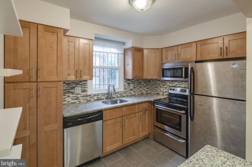 802 Addison St, Philadelphia, PA 19147-1303